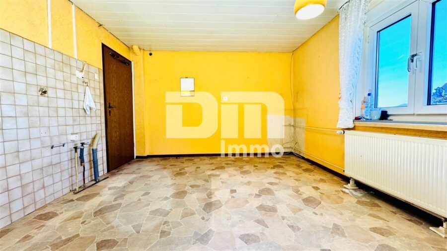 Schöne Doppelhaushälfte mit Nebengebäude, Garage und angelegtem Gartenbereich - EG Küche